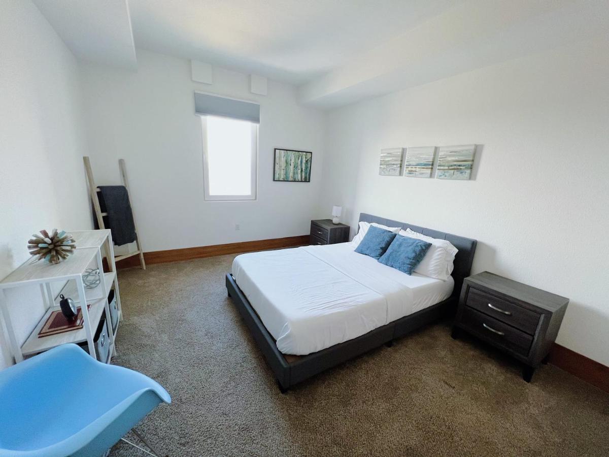 2Br Suite At The Grand Castle Pool Gym & Parking グランビル エクステリア 写真