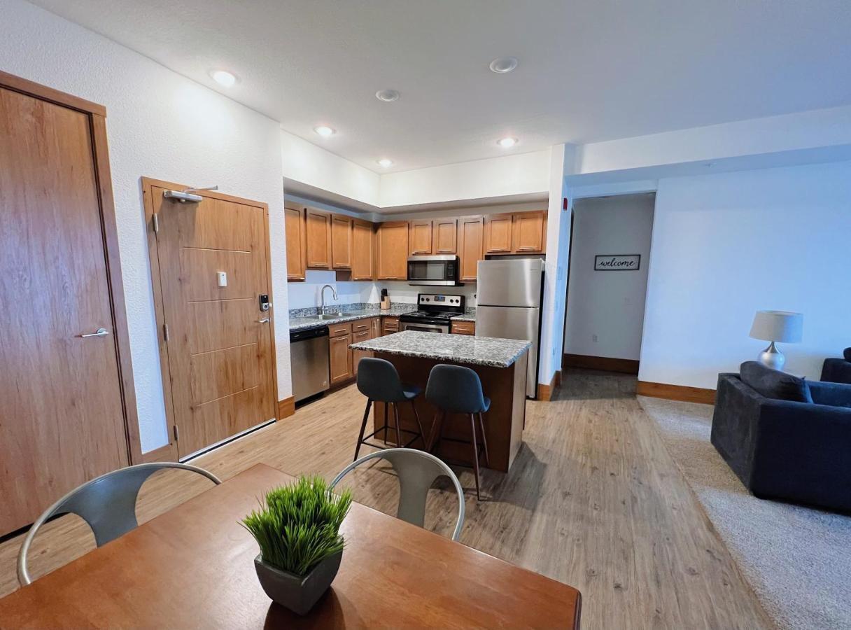 2Br Suite At The Grand Castle Pool Gym & Parking グランビル エクステリア 写真