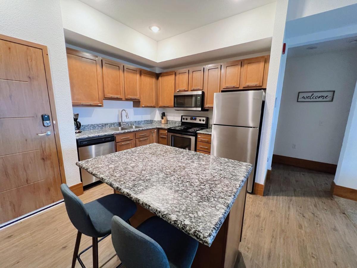 2Br Suite At The Grand Castle Pool Gym & Parking グランビル エクステリア 写真