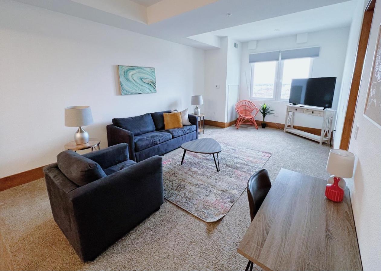 2Br Suite At The Grand Castle Pool Gym & Parking グランビル エクステリア 写真