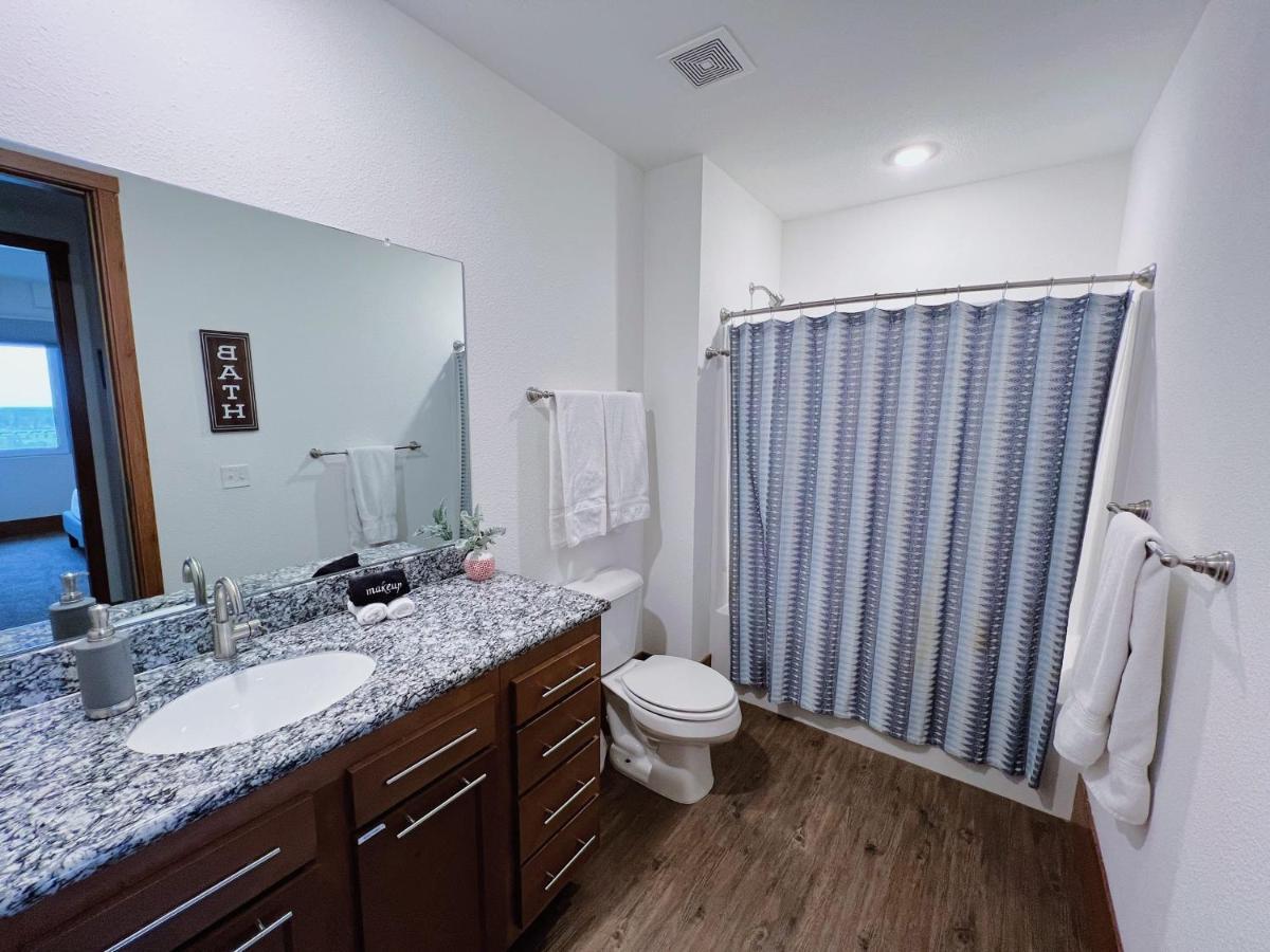 2Br Suite At The Grand Castle Pool Gym & Parking グランビル エクステリア 写真