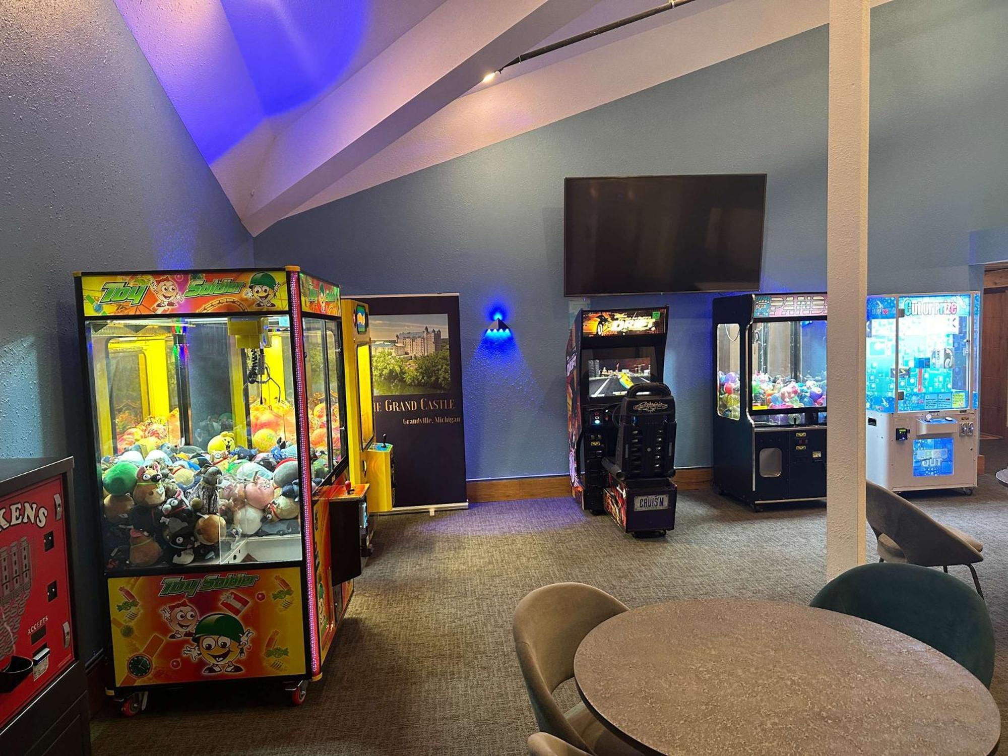 2Br Suite At The Grand Castle Pool Gym & Parking グランビル エクステリア 写真